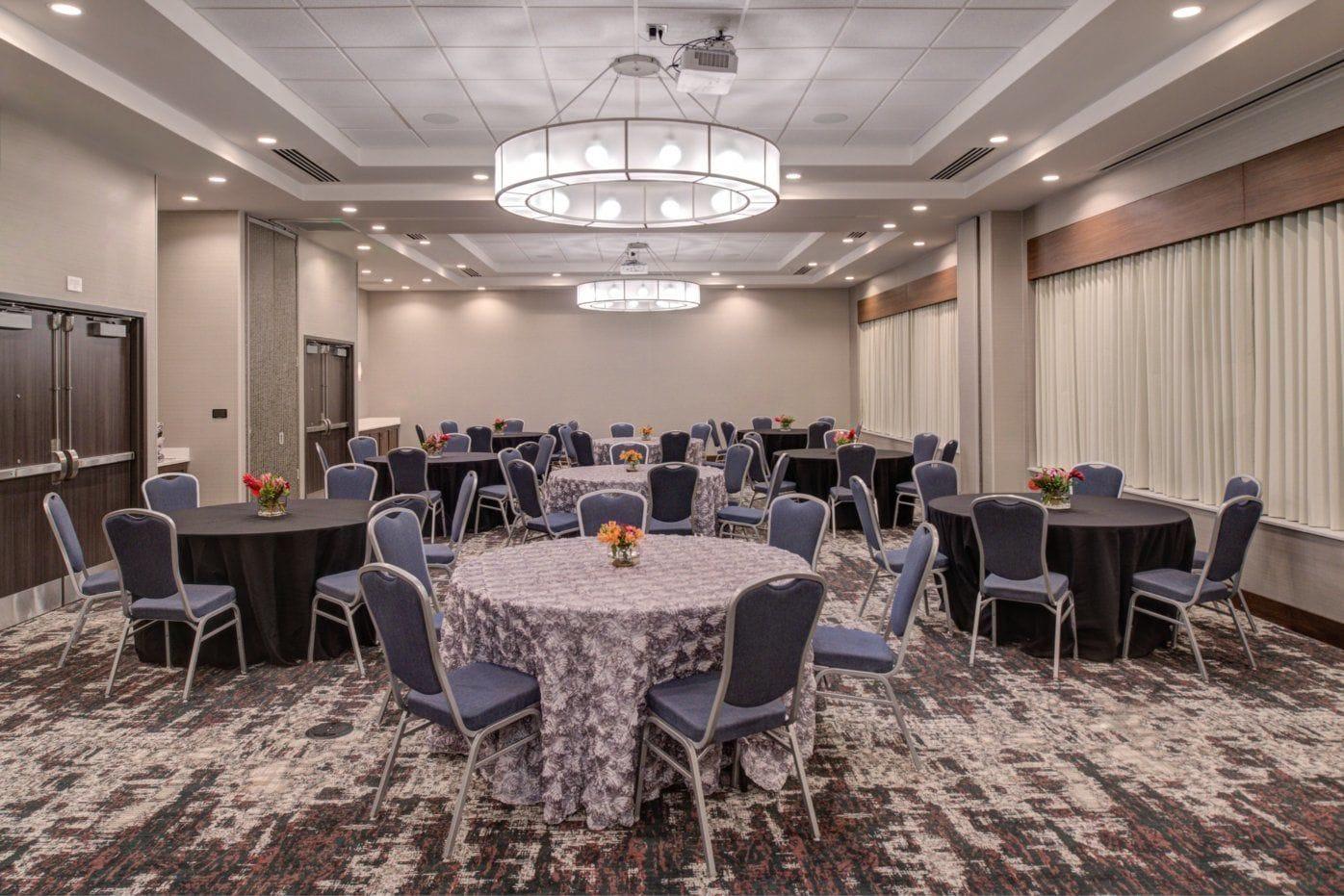 Hilton Garden Inn Little Rock Downtown Екстериор снимка