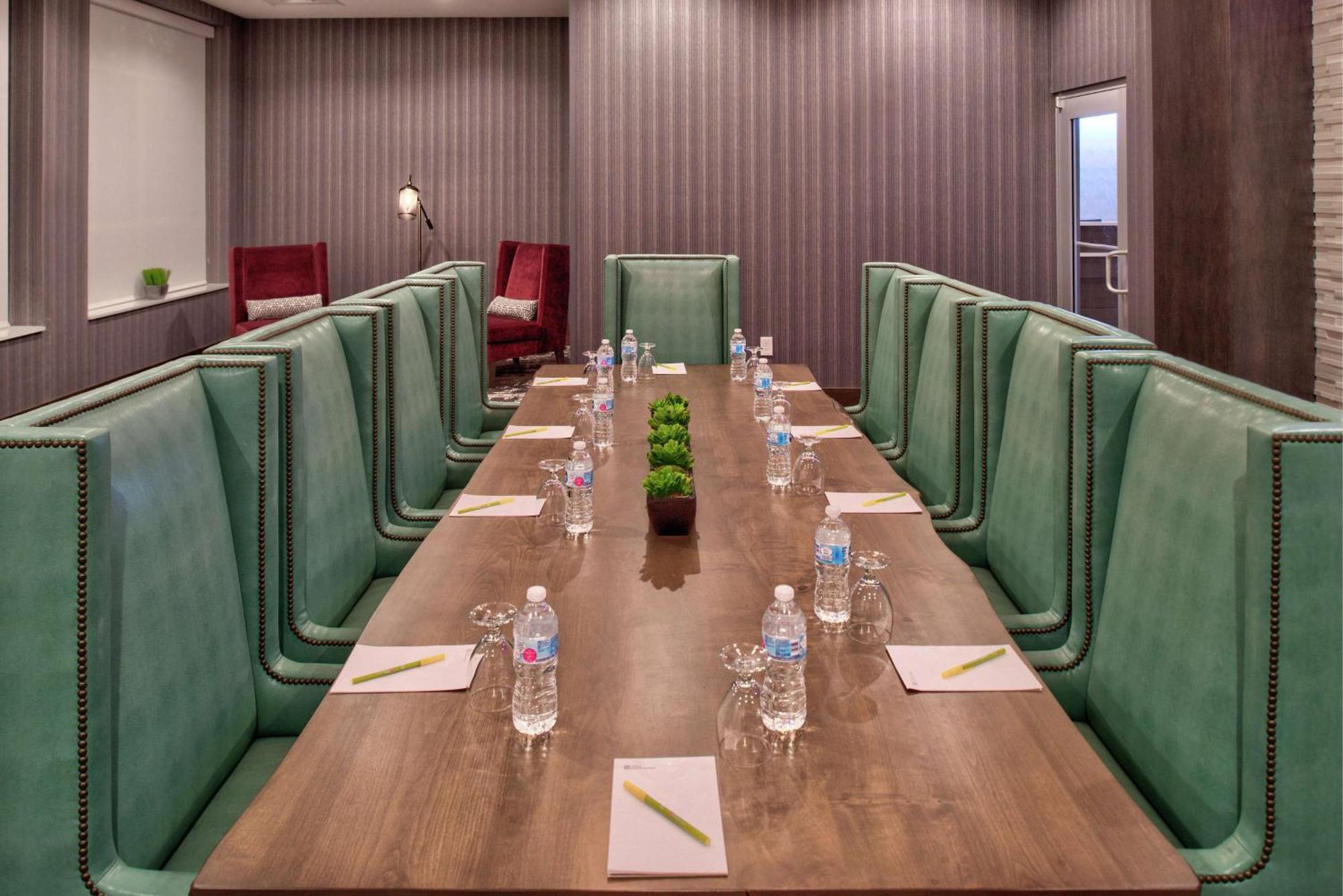 Hilton Garden Inn Little Rock Downtown Екстериор снимка