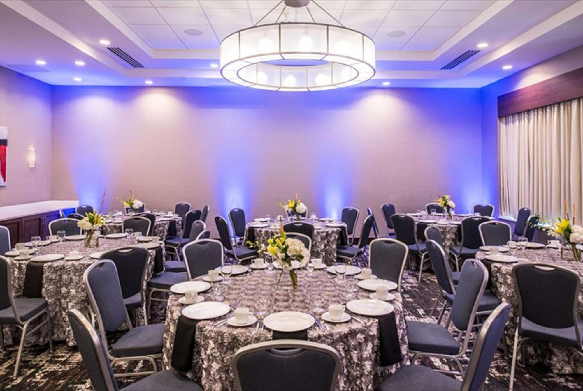 Hilton Garden Inn Little Rock Downtown Екстериор снимка