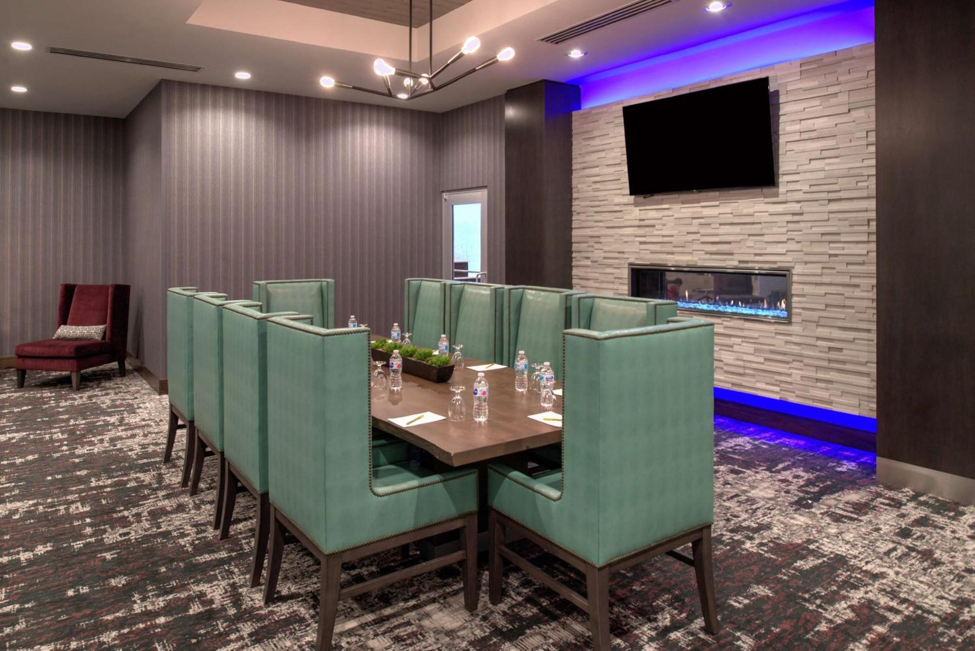 Hilton Garden Inn Little Rock Downtown Екстериор снимка
