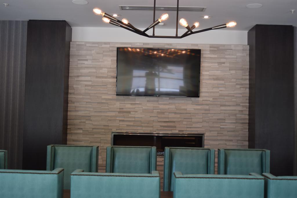 Hilton Garden Inn Little Rock Downtown Екстериор снимка